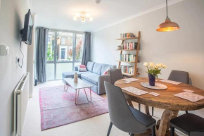 Sunny and Bright 1 Bed Apartment in London, London
